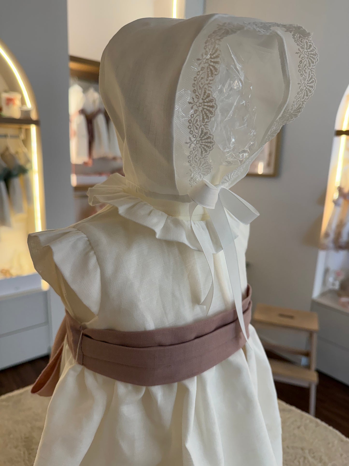Vestido, touca e tapa fralda em linho e renda Nizeret 5591
