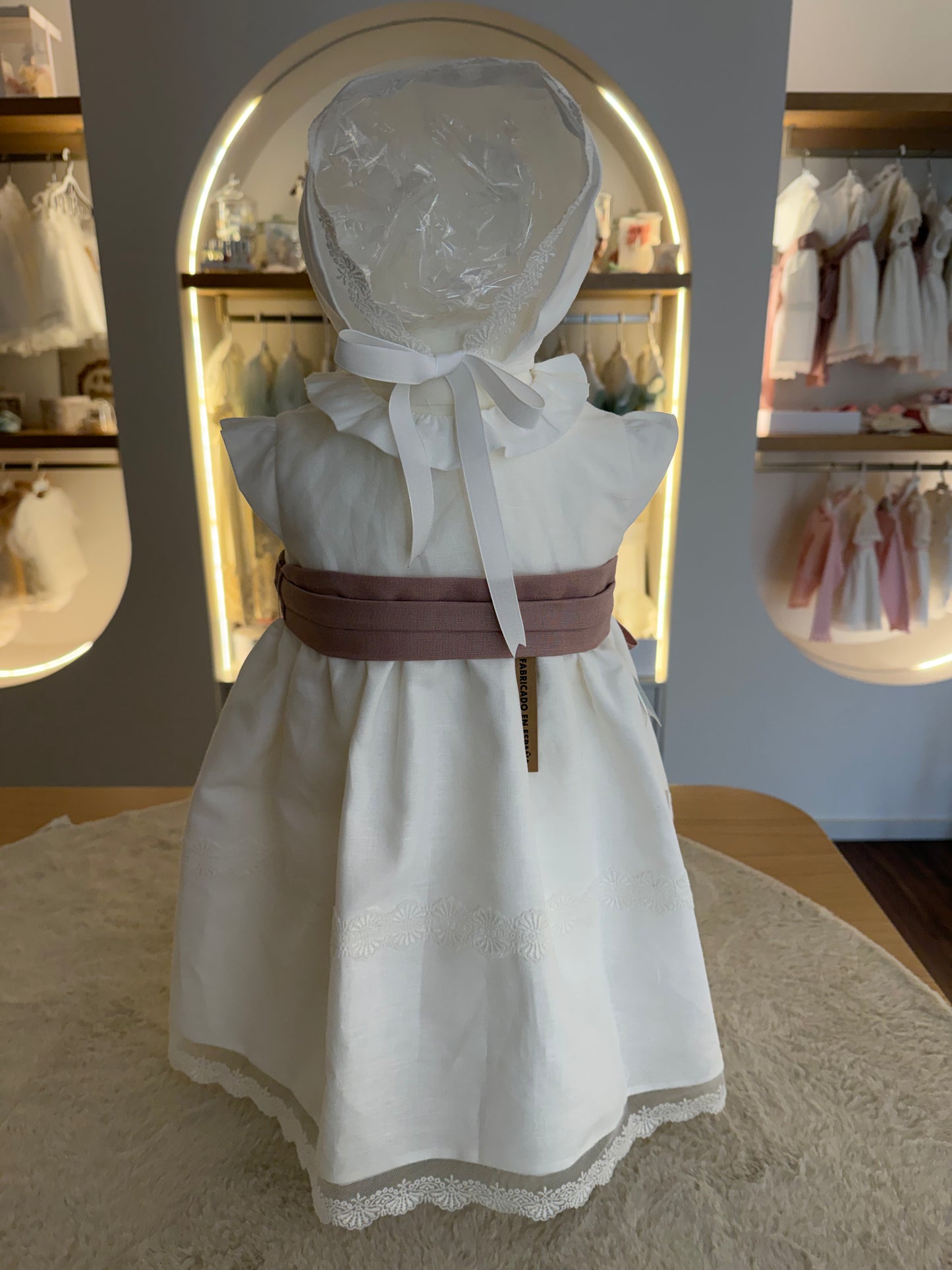 Vestido, touca e tapa fralda em linho e renda Nizeret 5591